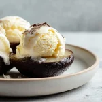 Leckere Airfryer Schoko-Birnen mit Vanilleeis zubereiten.