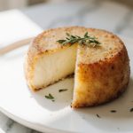 Leckerer Back-Camembert aus der Heißluftfritteuse, perfekt für Partys.