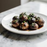 Balsamico Champignons aus der Heißluftfritteuse für ein schnelles Abendessen.