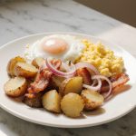 Bauernfrühstück aus der Heißluftfritteuse - ein köstliches, gesundes Gericht.