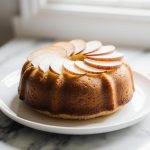 Ein köstlicher Birnenkuchen, der perfekt in der Heißluftfritteuse zubereitet wird.