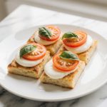 Blätterteigquadrate Tomate-Mozzarella aus dem Airfryer, lecker und einfach zubereitet.