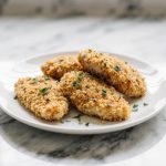 Leckeres Cornflakes Hähnchen frisch zubereitet im Airfryer.