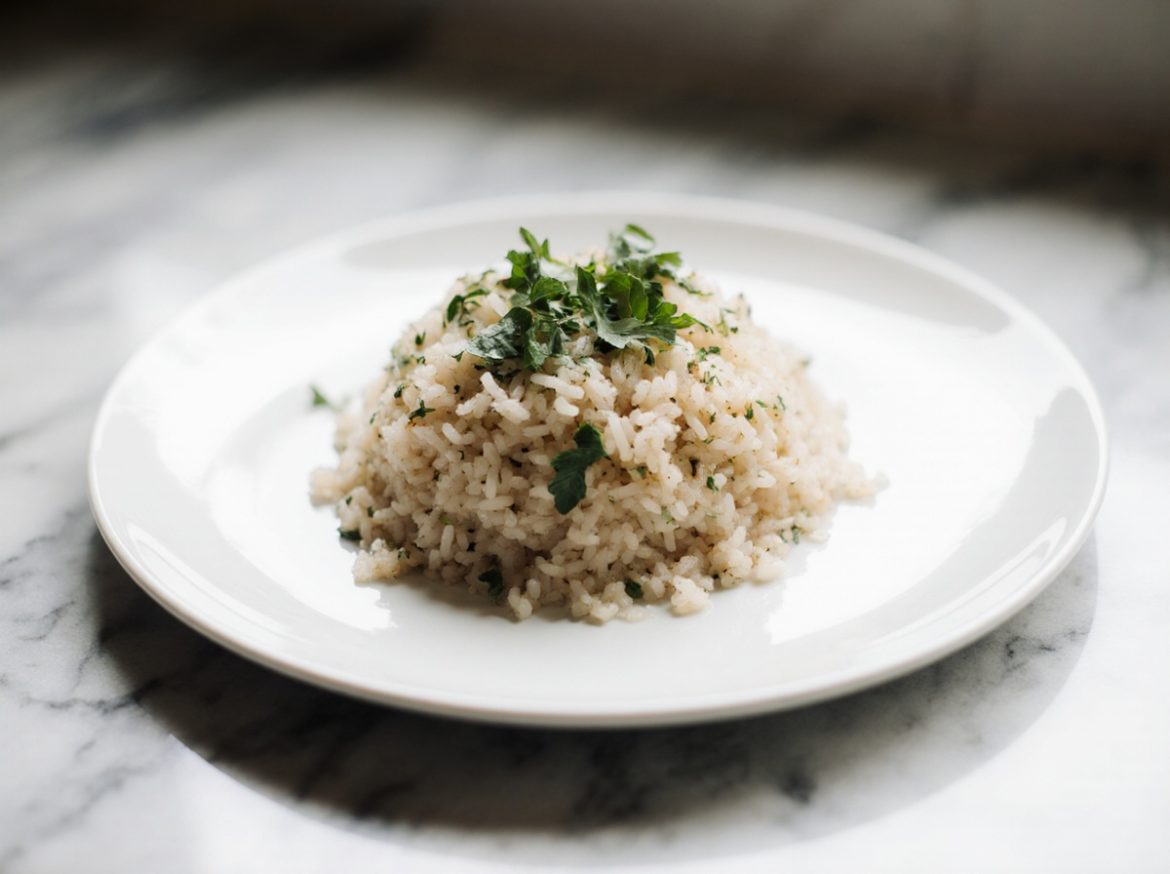 Crispy Reis in der Heißluftfritteuse zubereitet, knusprig und lecker.
