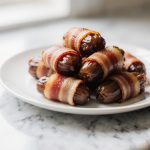 Datteln im Speckmantel aus der Heißluftfritteuse - Leckere Snacks für jeden Anlass.