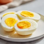 Eier kochen in der Heißluftfritteuse ist einfach und lecker.