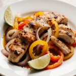 Leckere Fajitas aus der Heißluftfritteuse für ein schnelles Abendessen.