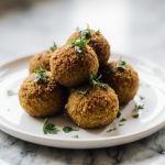 Leckere Falafel in der Heißluftfritteuse zubereitet.