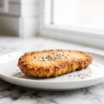 Fertige Schnitzel im Airfryer perfekt zubereitet.