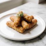 Leckere Frikandel im Airfryer zubereitet.