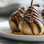 Gebackene Birnen mit Schokolade im Airfryer sind ein köstliches und einfaches Dessert.