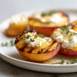 Gegrillte Pfirsichhälften mit Ziegenkäse, ein Sommergenuss!