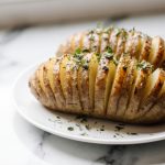 Leckere Hasselback Kartoffeln, perfekt zubereitet in der Heißluftfritteuse.
