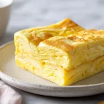 Japanisches Tamagoyaki Omelett im Airfryer, eine leckere und fluffige Spezialität.