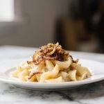 Leckere Käsespätzle im Airfryer für ein schnelles und einfaches Gericht.