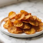 Knusprige Karotten Chips im Airfryer - gesund und lecker.
