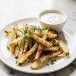 Kohlrabi in der Heißluftfritteuse, lecker und knusprig zubereitet.
