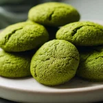 Leckere Matcha-Kekse im Airfryer zubereitet.