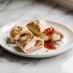 Leckere Mini-Calzones aus der Heißluftfritteuse frisch zubereitet.