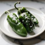 Pimientos de Padrón aus der Heißluftfritteuse schmecken lecker und sind einfach zuzubereiten.