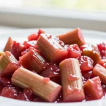 Leckeres Rhabarber-Kompott, das im Airfryer zubereitet wurde.