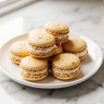 Schnelle Kokosmakronen aus der Heißluftfritteuse sind eine köstliche Süßigkeit.